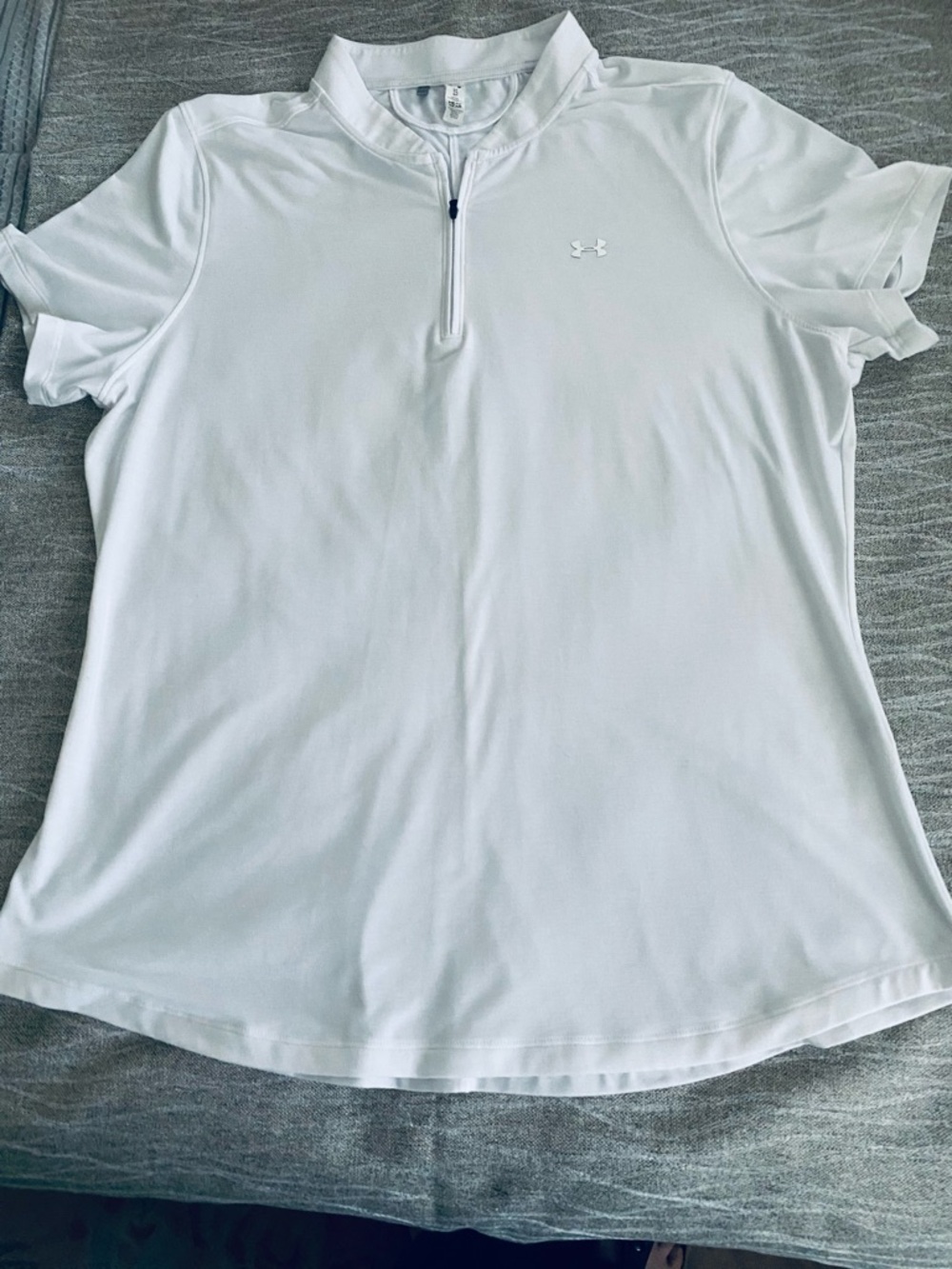 Women’s under armour top